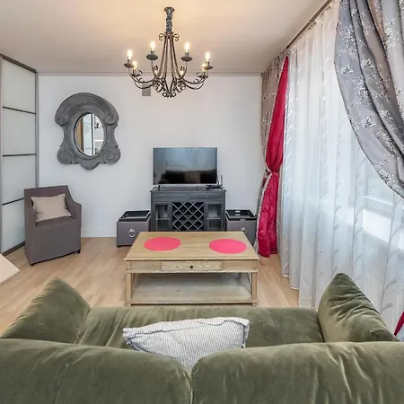 Luxury Gaono Old Town I Self Check In I Free Private Parking Apartment *